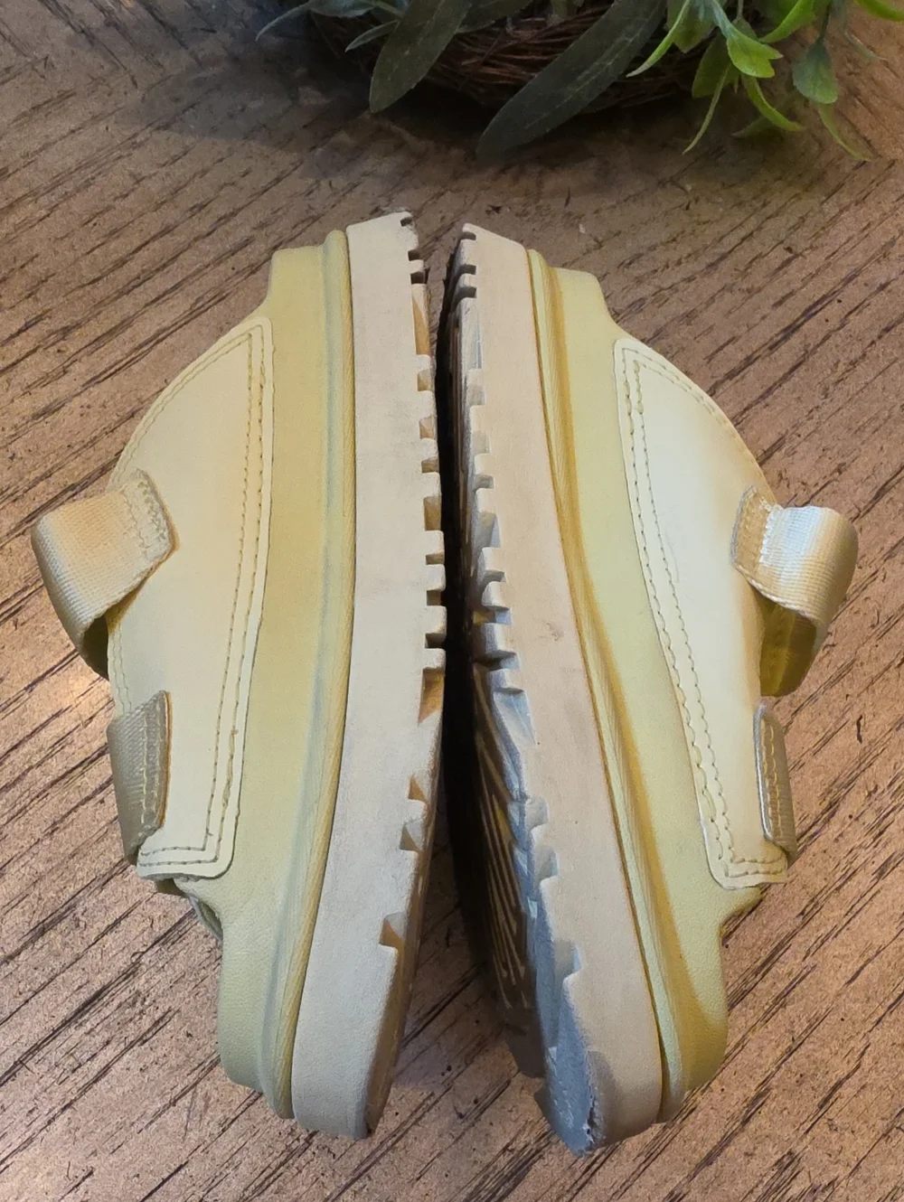UGG Goldenglow Slides Size 13